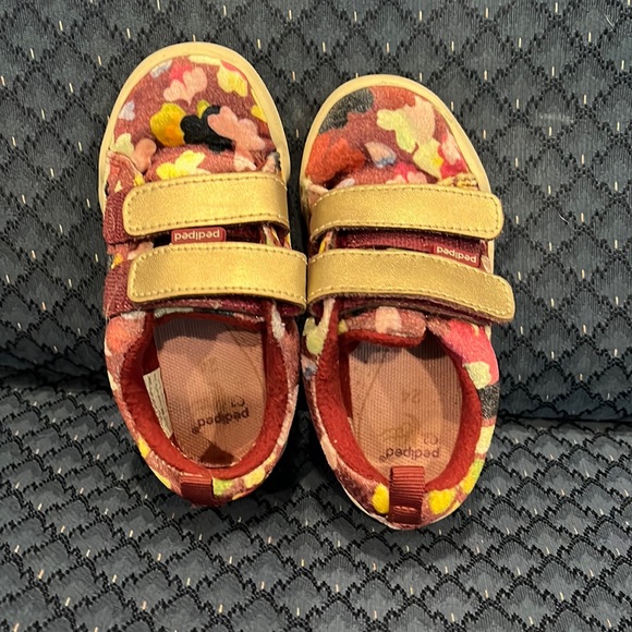 RoseGold/Floral Pediped Sneakers, Size 7.5-8 Toddler - Picture 1 of 9